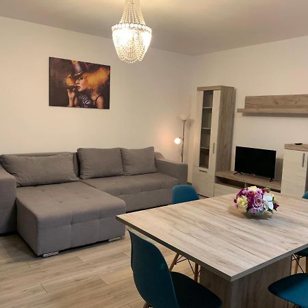 Târgu-MureşApartament Saraアパートメント エクステリア 写真