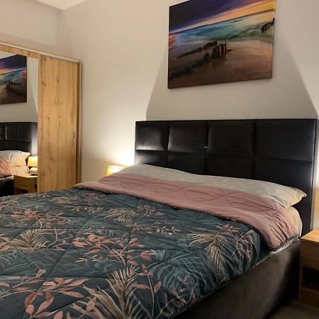 Târgu-MureşApartament Saraアパートメント エクステリア 写真