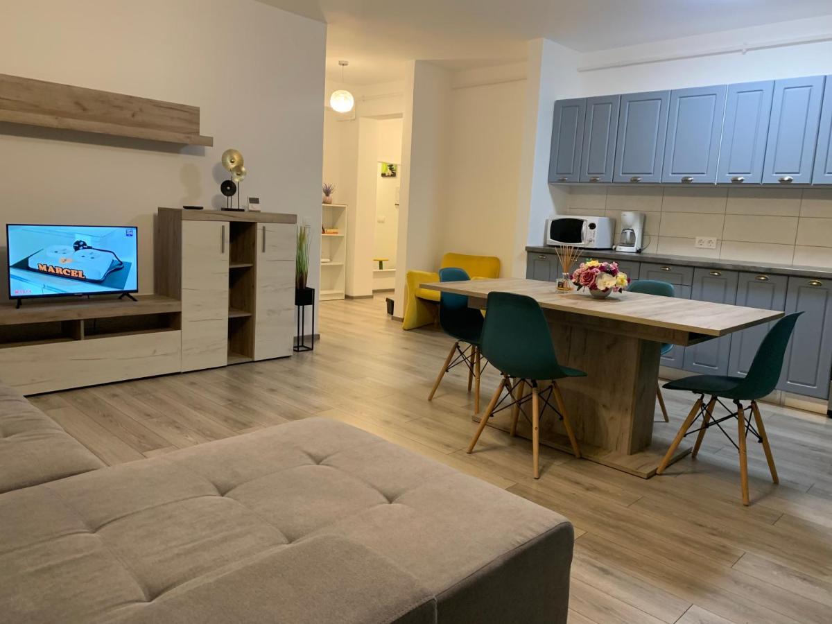 Târgu-MureşApartament Saraアパートメント エクステリア 写真