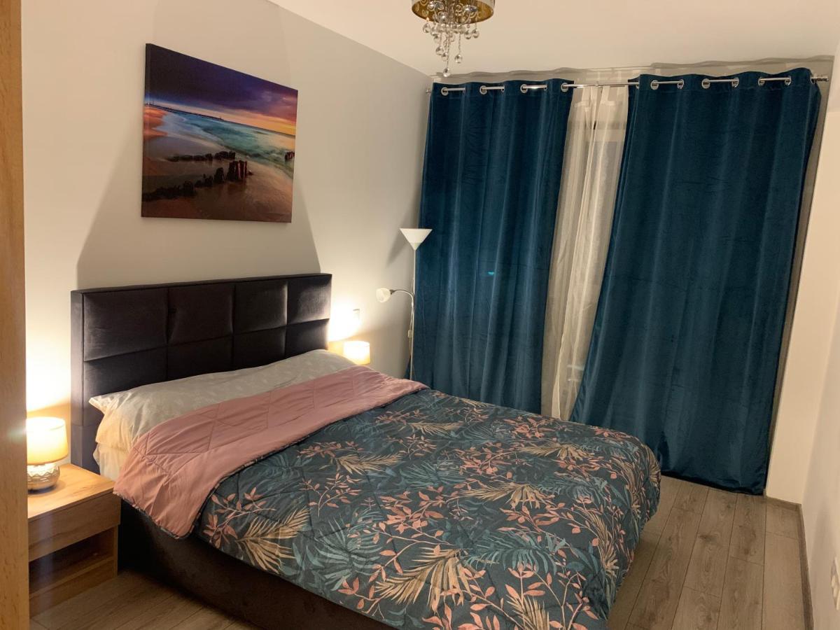 Târgu-MureşApartament Saraアパートメント エクステリア 写真